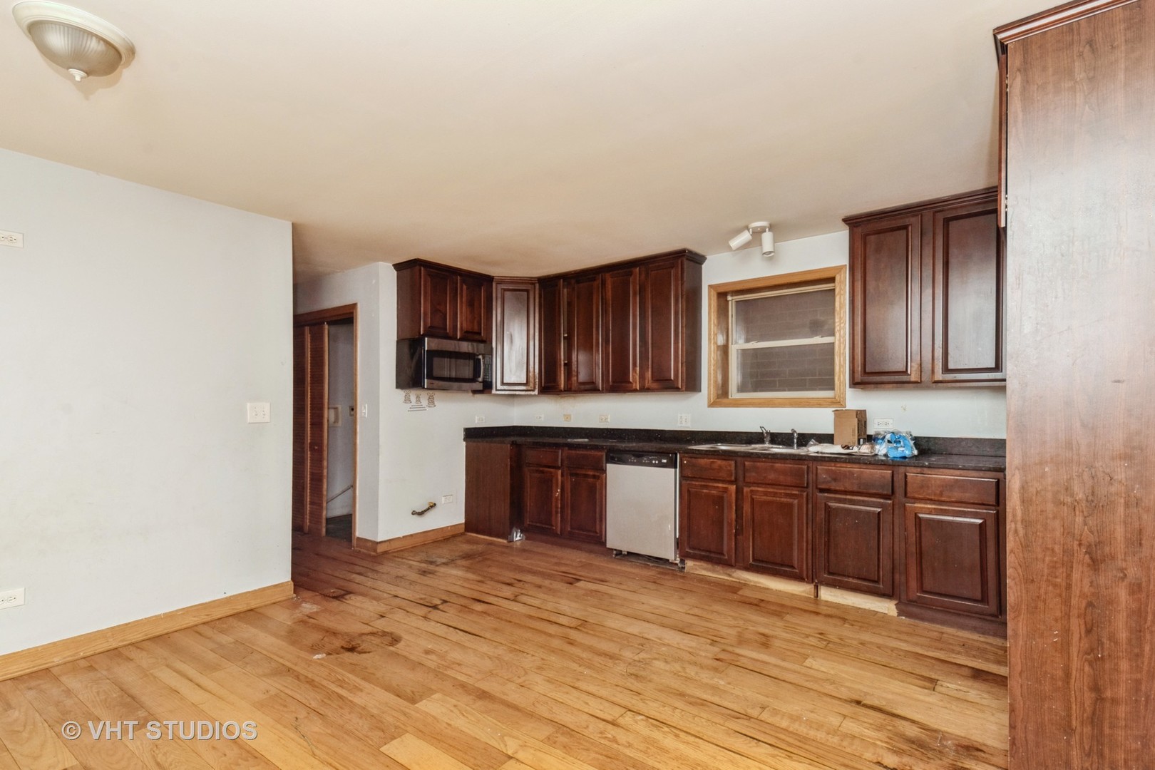 5316 S Kenneth Avenue Unit: 201