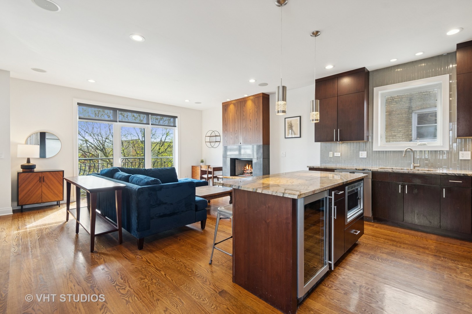 4208 N Albany Avenue Unit: 3