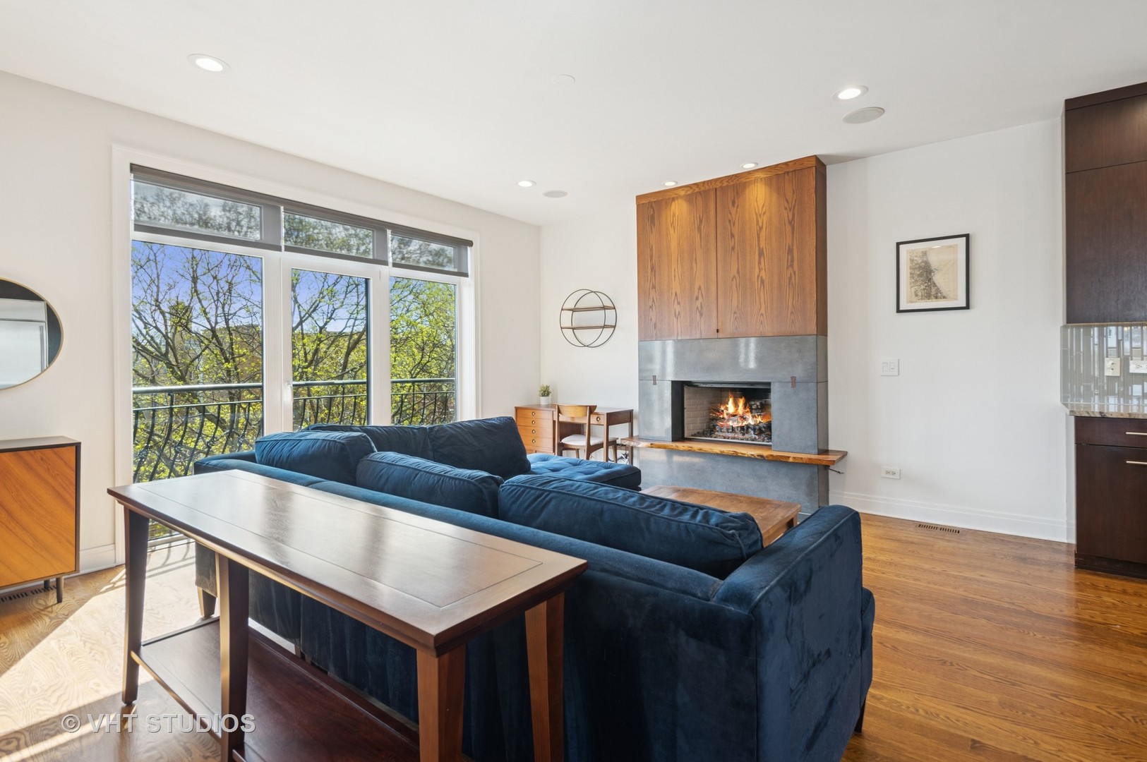 4208 N Albany Avenue Unit: 3