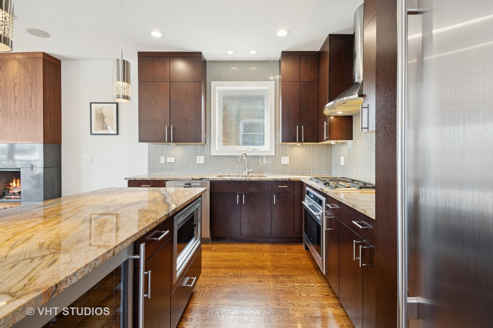 4208 N Albany Avenue Unit: 3