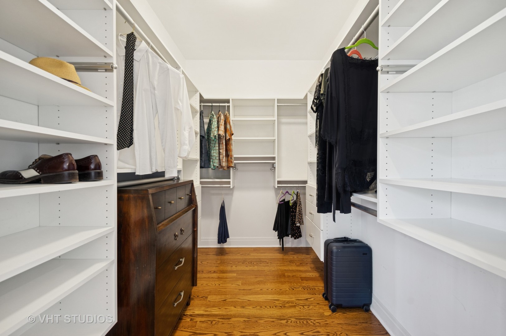 4208 N Albany Avenue Unit: 3