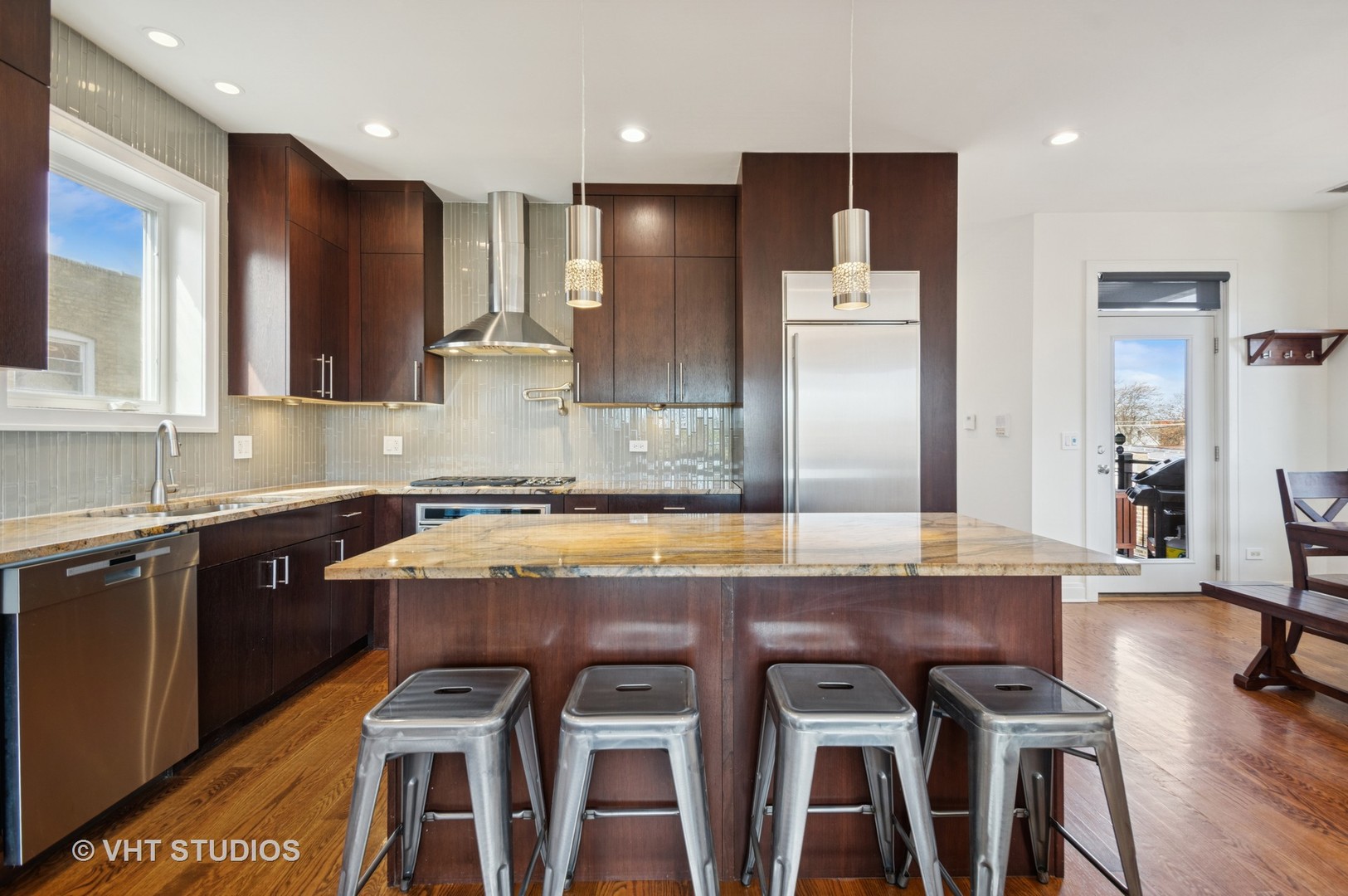 4208 N Albany Avenue Unit: 3