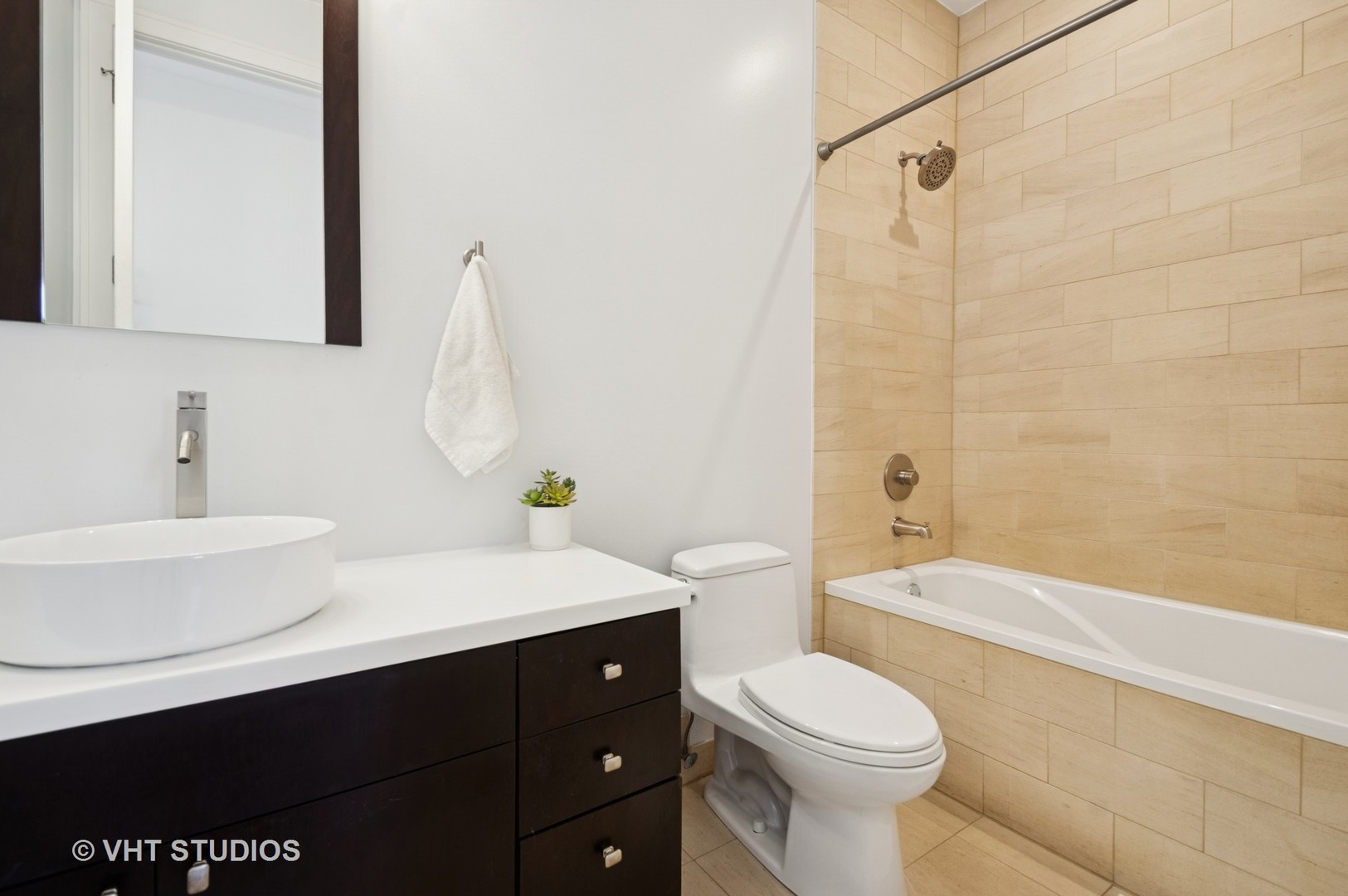 4208 N Albany Avenue Unit: 3