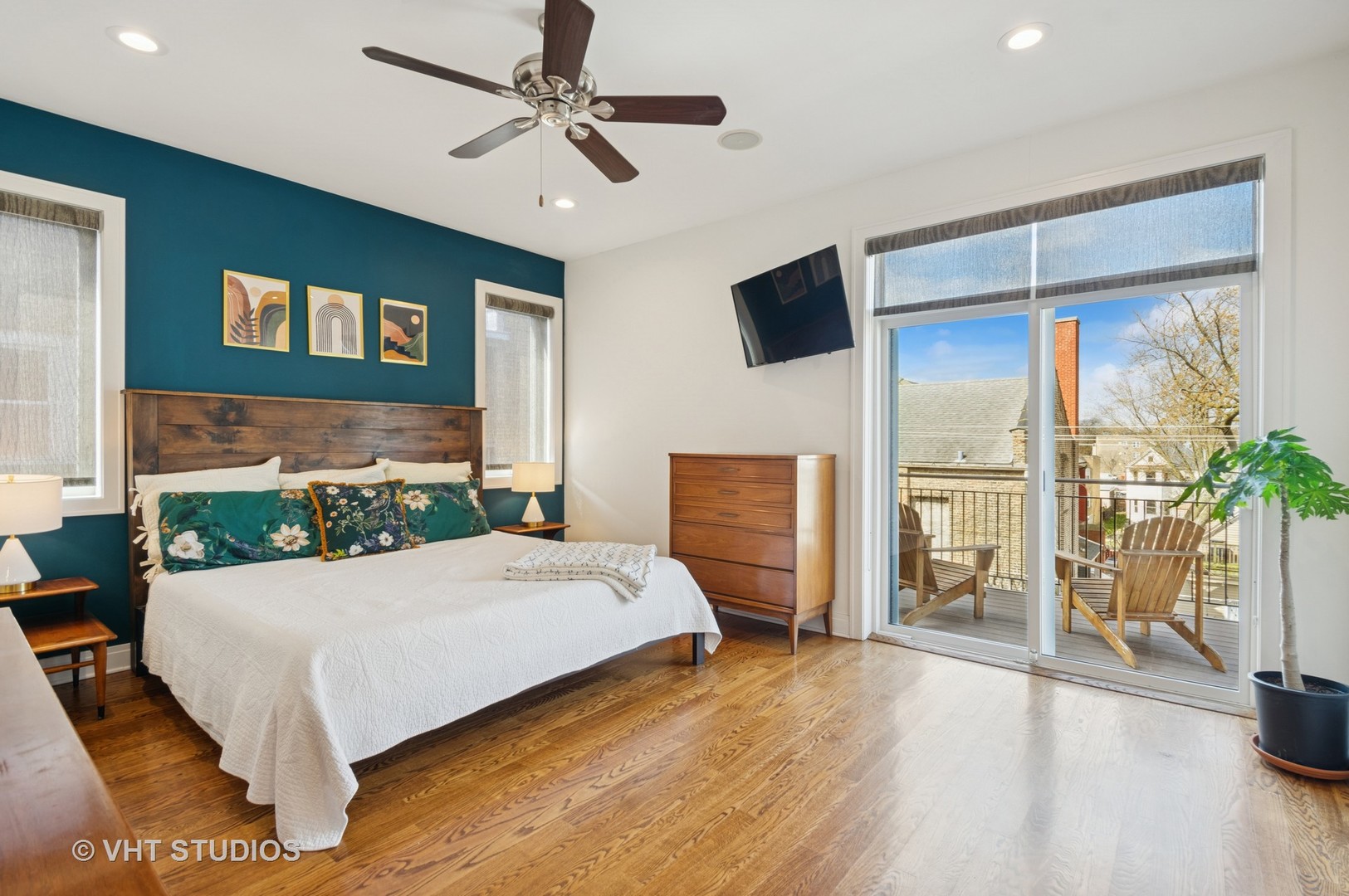 4208 N Albany Avenue Unit: 3