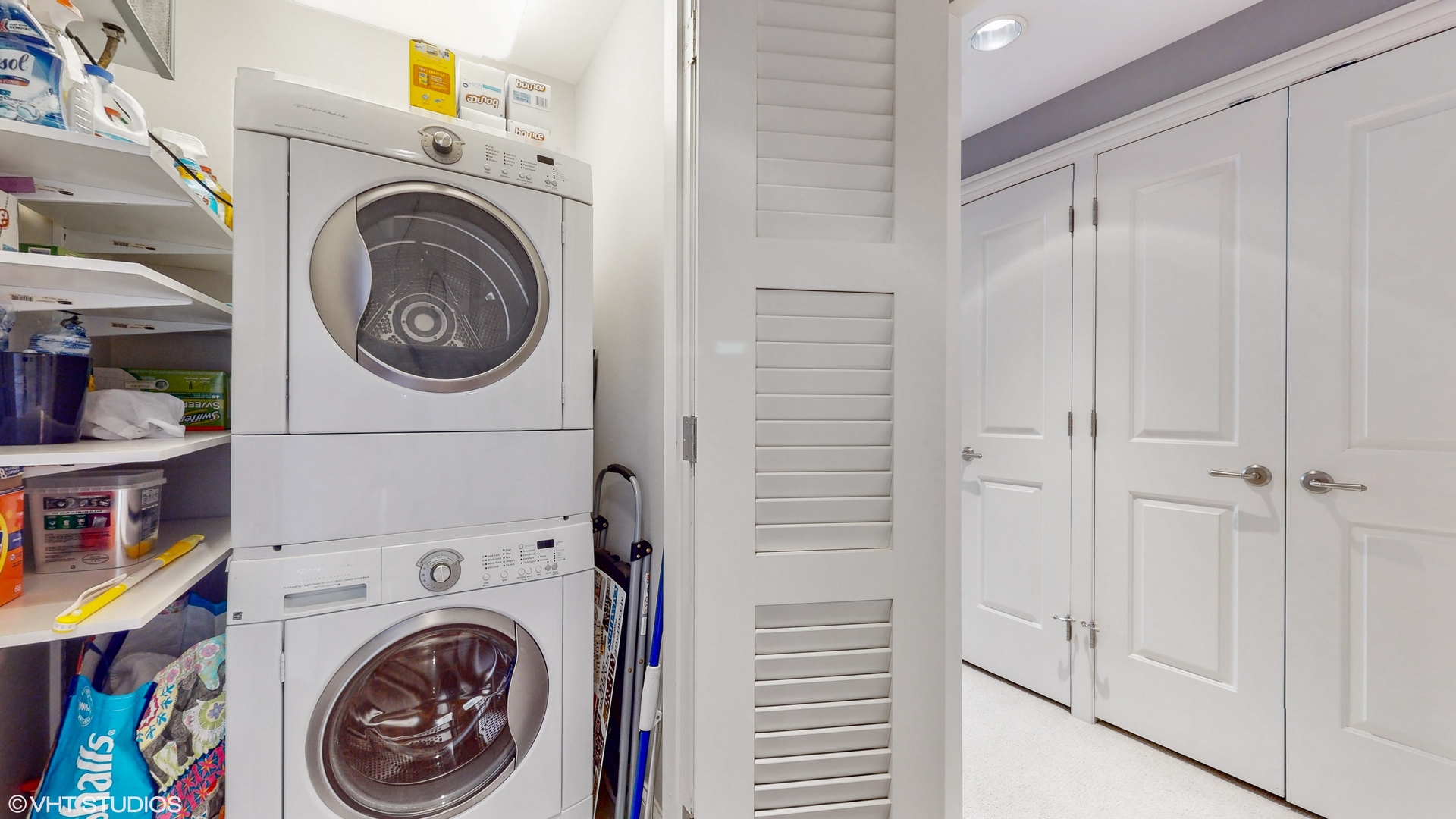 10 E Delaware Place Unit: 9D