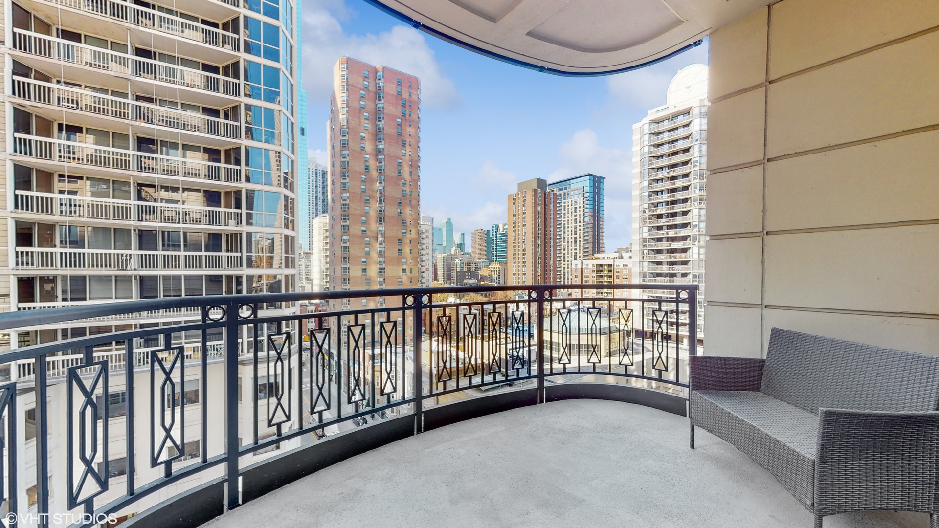 10 E Delaware Place Unit: 9D