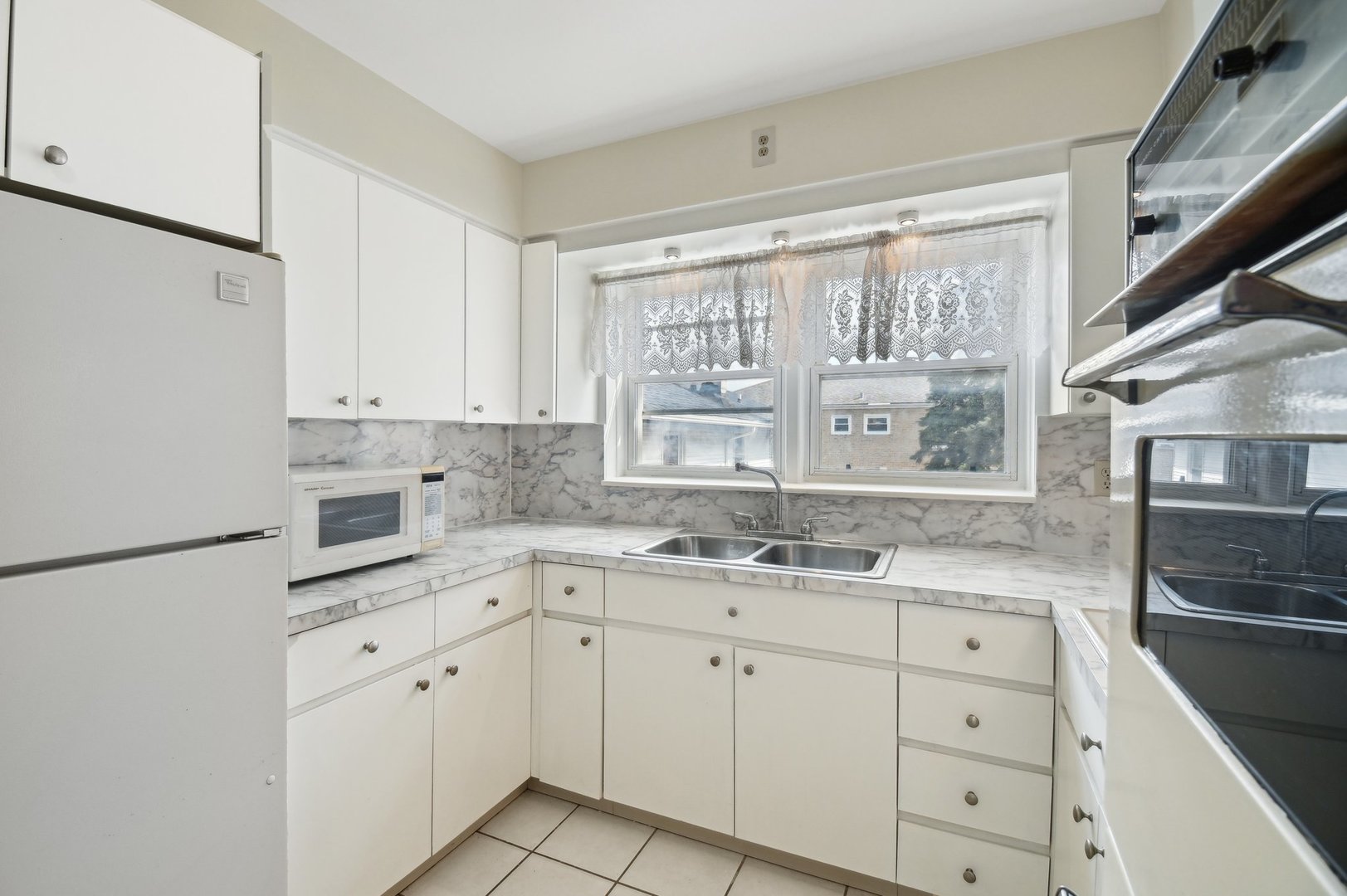 5927 W Addison Street Unit: 2B