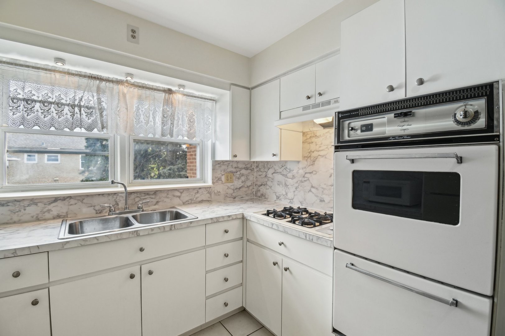 5927 W Addison Street Unit: 2B