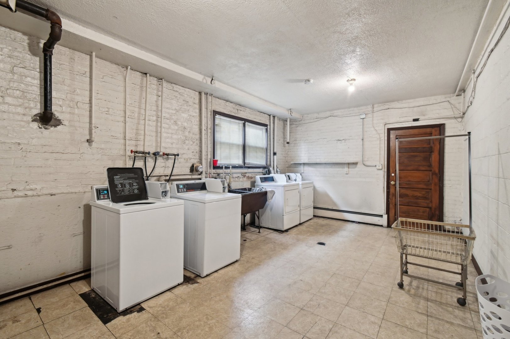 5927 W Addison Street Unit: 2B