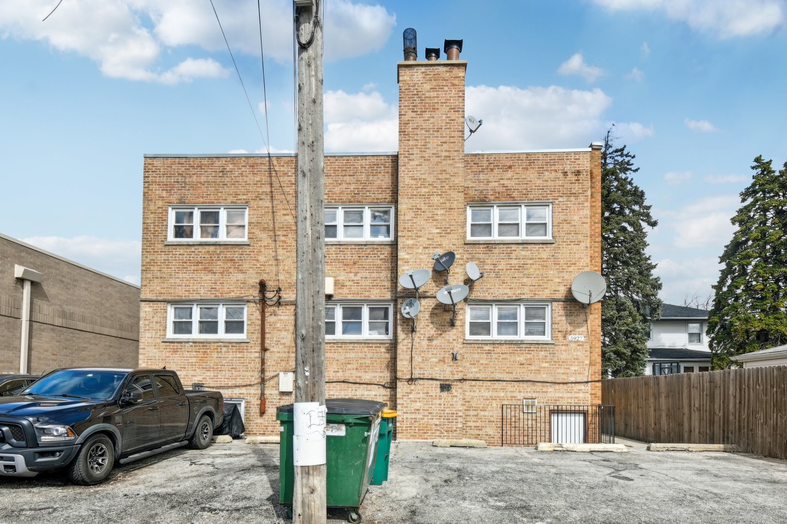 5927 W Addison Street Unit: 2B