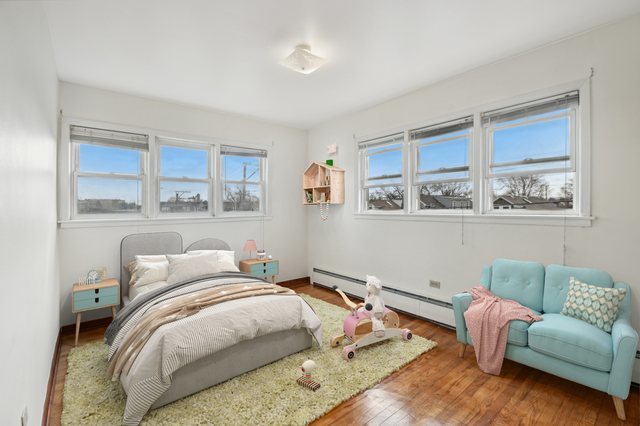 5927 W Addison Street Unit: 2B