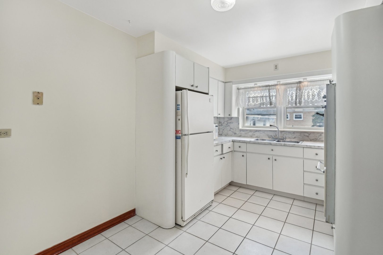 5927 W Addison Street Unit: 2B