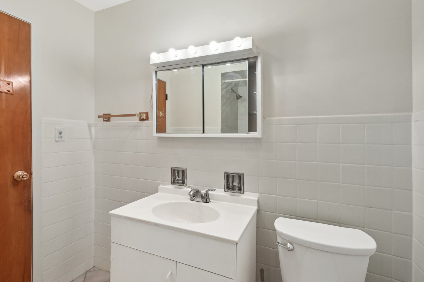 5927 W Addison Street Unit: 2B