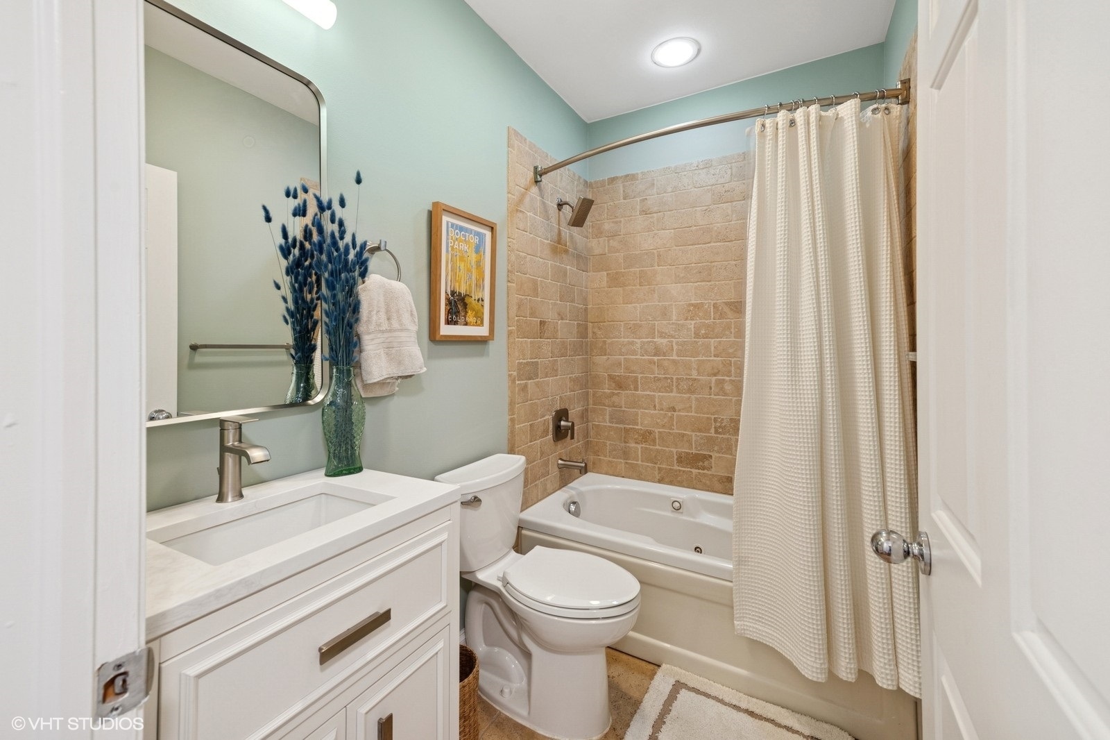 1102 N Paulina Street Unit: 201