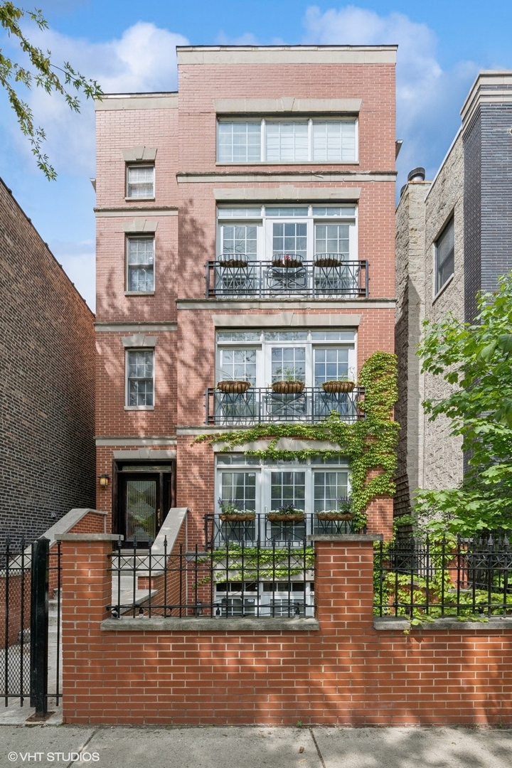 1102 N Paulina Street Unit: 201