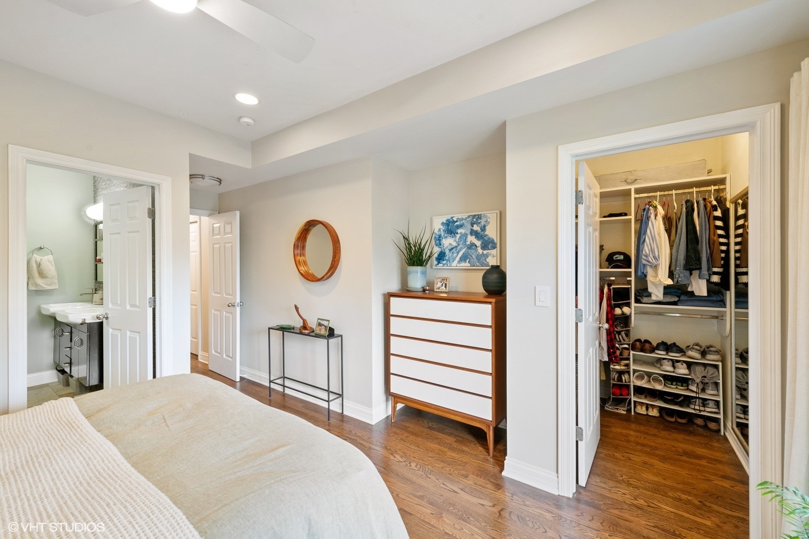 1102 N Paulina Street Unit: 201