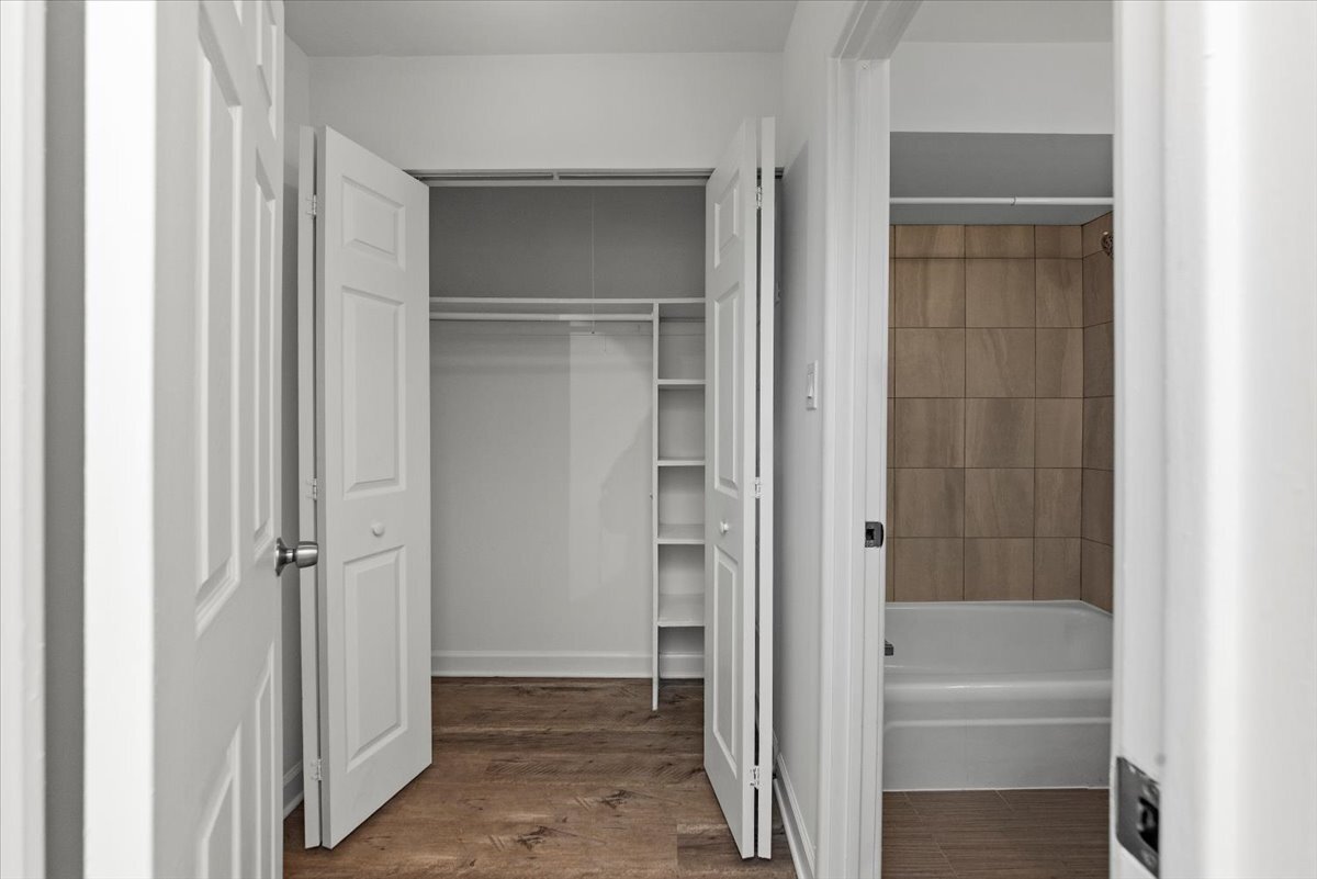 6211 N Kenmore Avenue Unit: 403