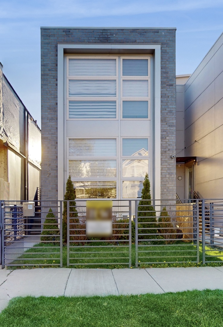 1802 N Mozart Street