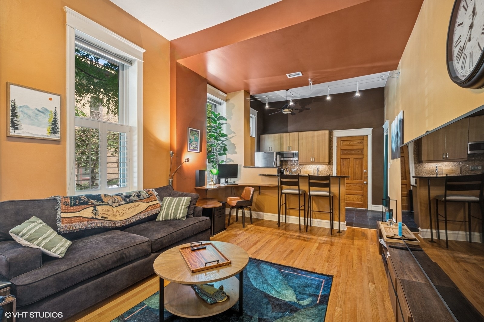 909 W Wisconsin Street Unit: 1M