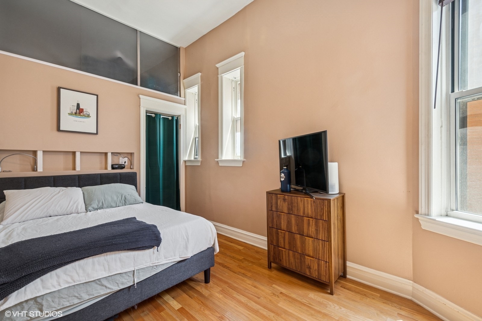 909 W Wisconsin Street Unit: 1M