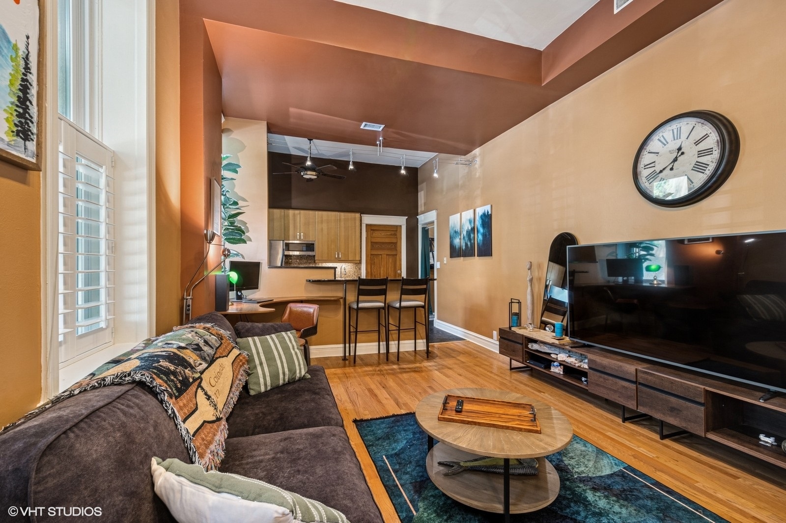 909 W Wisconsin Street Unit: 1M