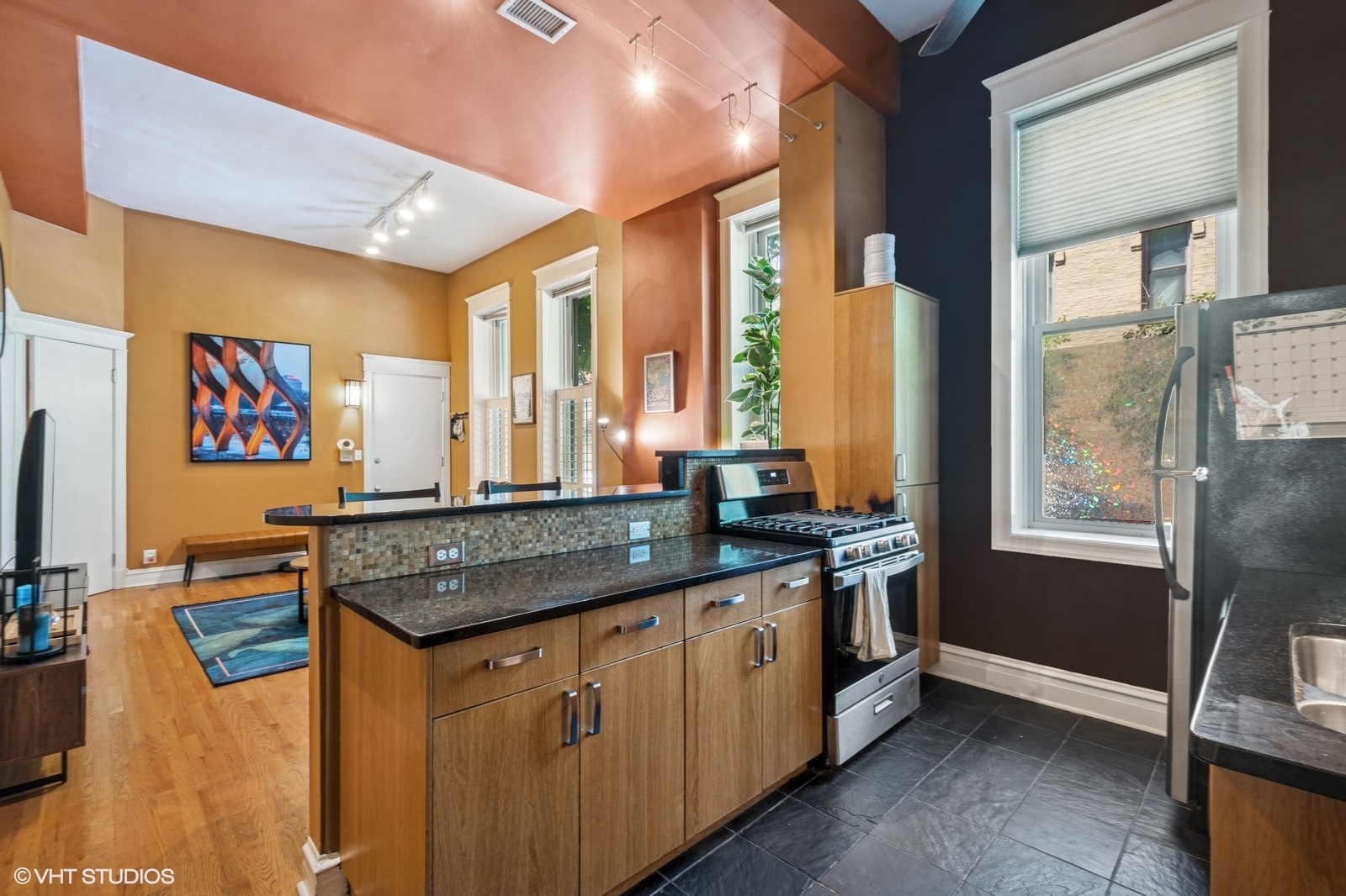 909 W Wisconsin Street Unit: 1M