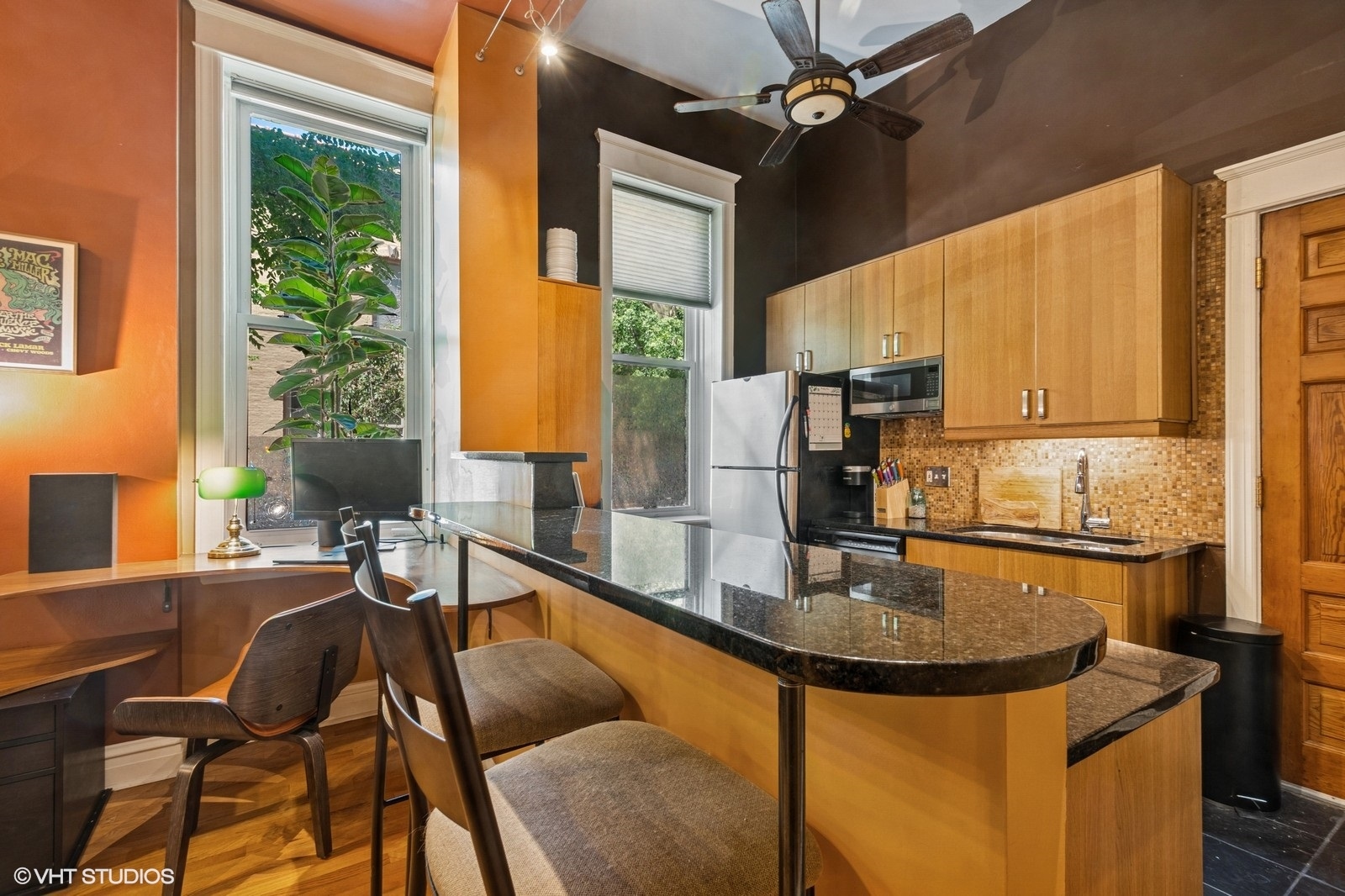 909 W Wisconsin Street Unit: 1M