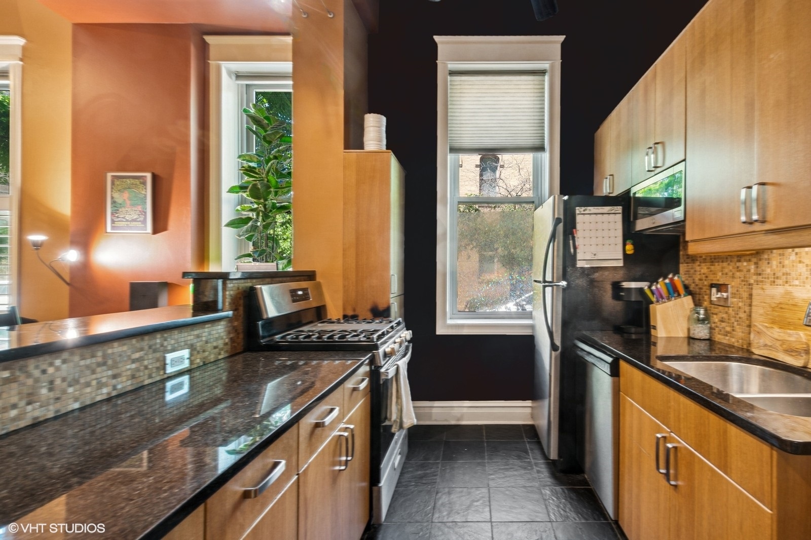 909 W Wisconsin Street Unit: 1M