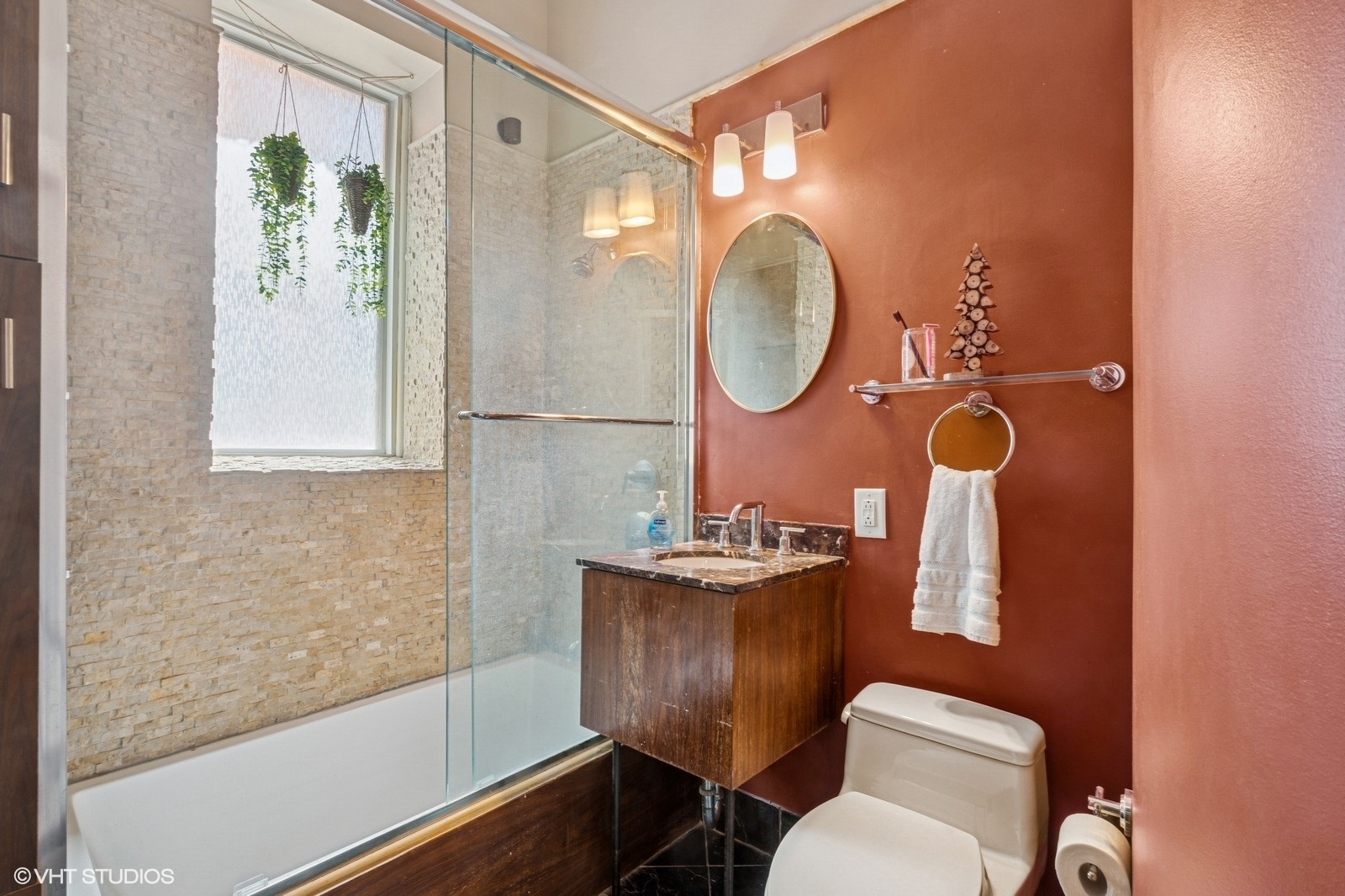 909 W Wisconsin Street Unit: 1M