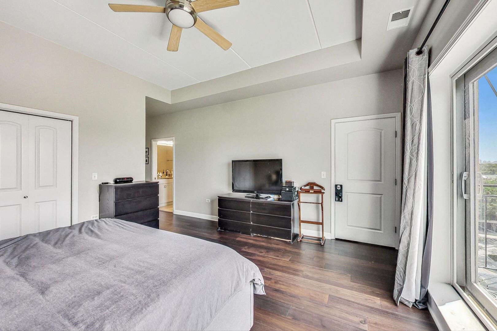 1909 W DIVERSEY Parkway Unit: 502