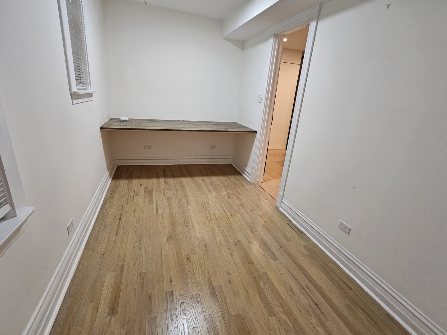 2541 N Southport Avenue Unit: 1F