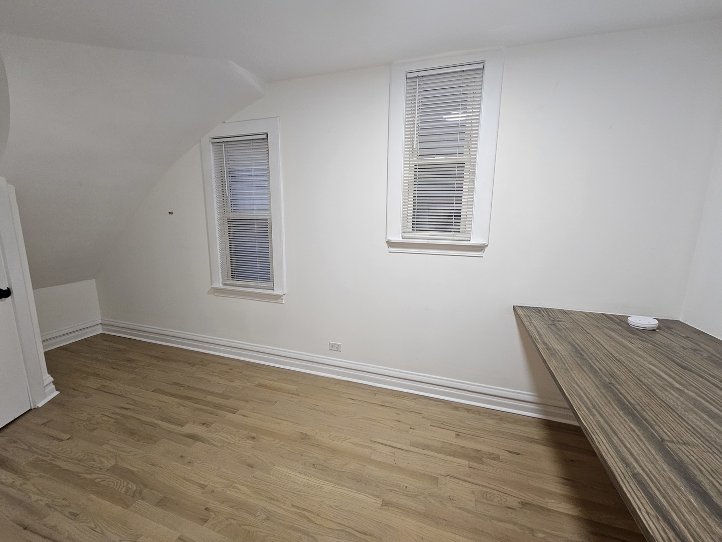 2541 N Southport Avenue Unit: 1F