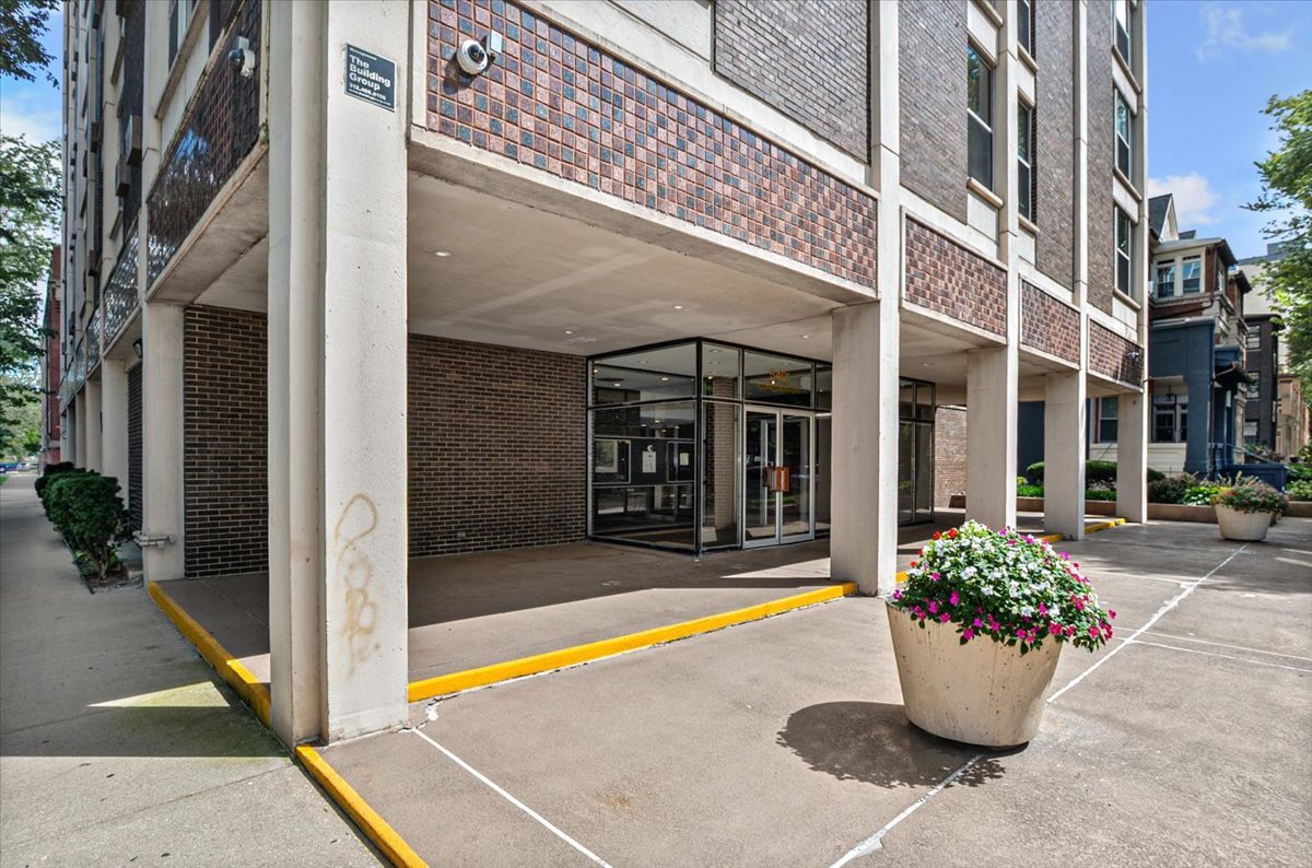 5401 S Hyde Park Boulevard Unit: 1206