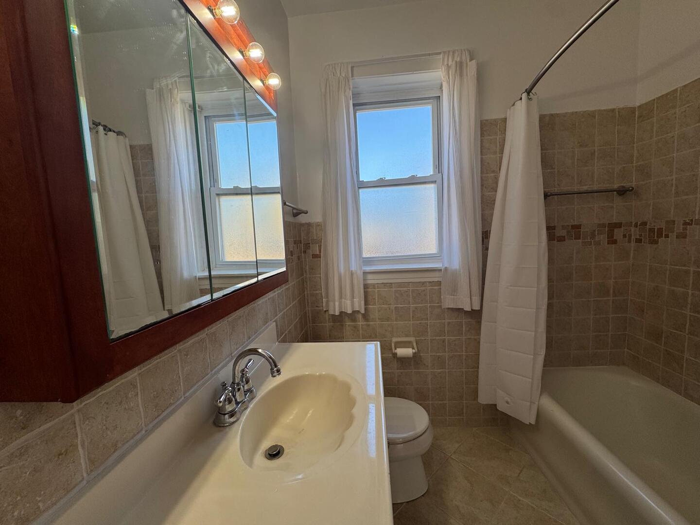 4827 Elm Street Unit: 2