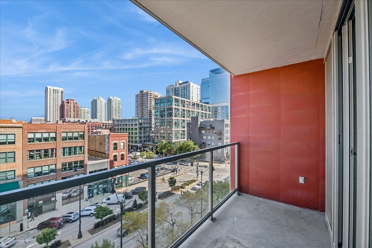 659 W Randolph Street Unit: 609