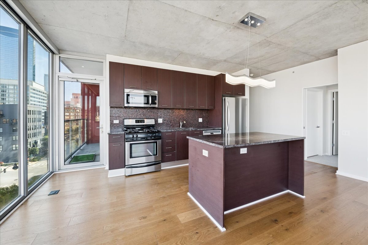 659 W Randolph Street Unit: 609