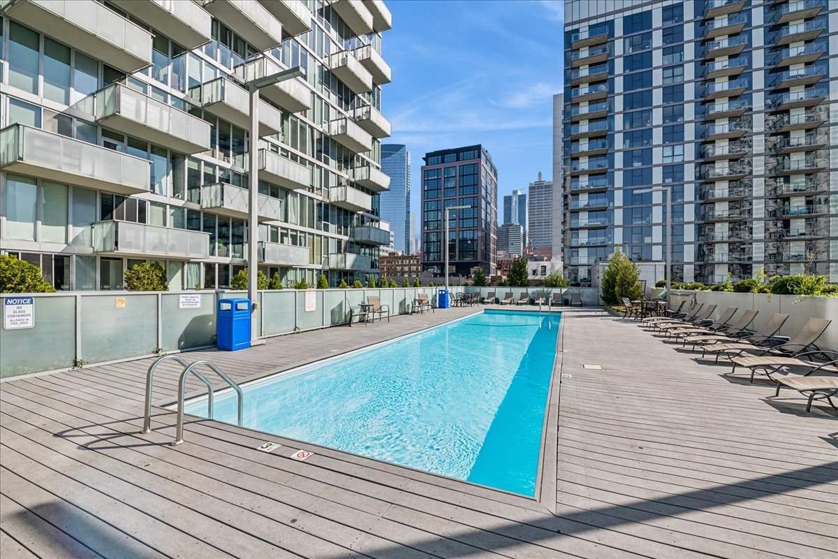 659 W Randolph Street Unit: 609