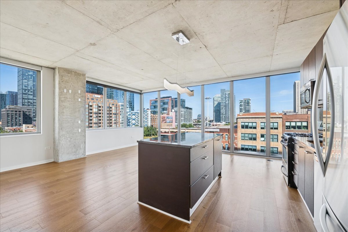 659 W Randolph Street Unit: 609