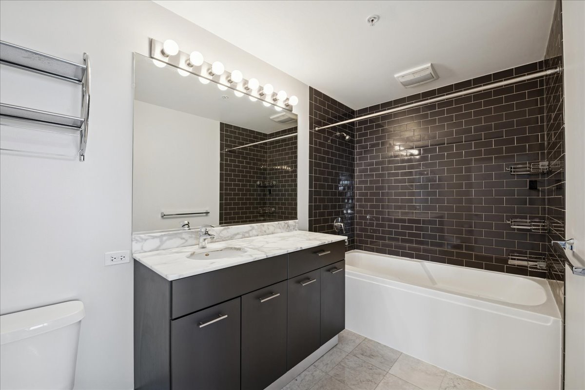 659 W Randolph Street Unit: 609