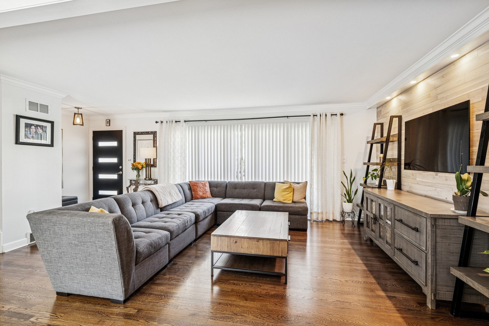 416 N Gibbons Avenue