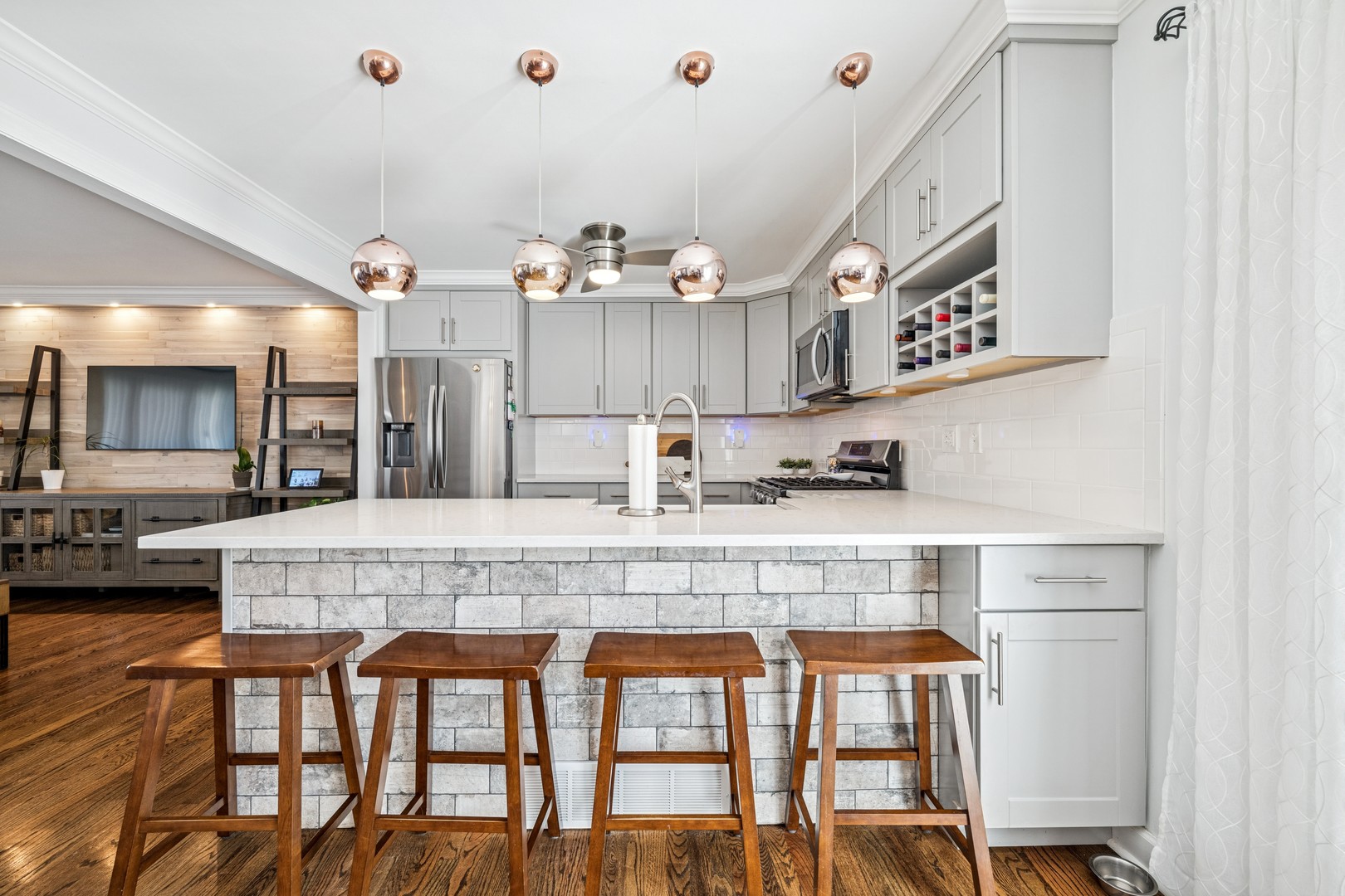 416 N Gibbons Avenue