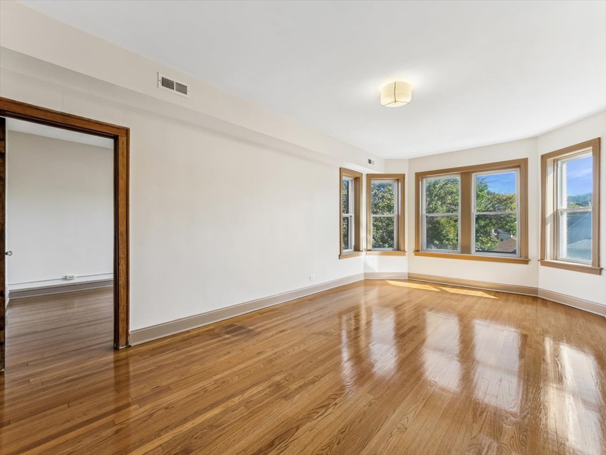 4720 N Springfield Avenue Unit: 2