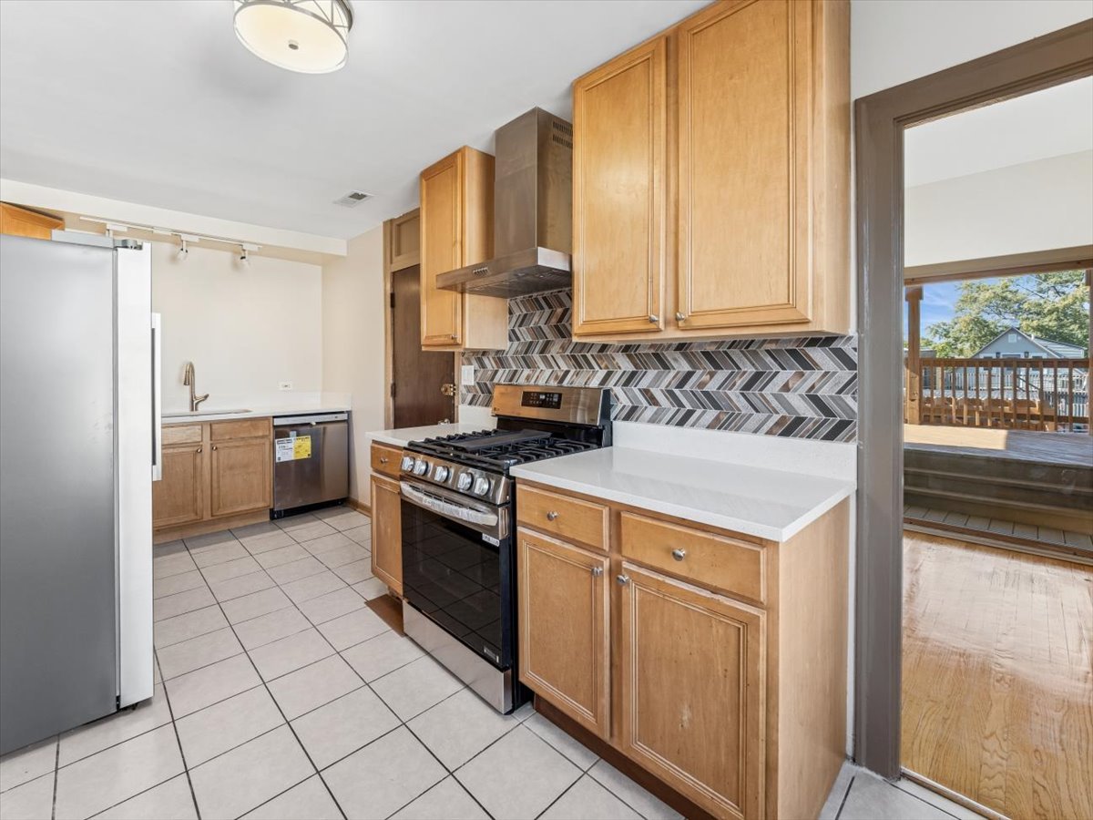 4720 N Springfield Avenue Unit: 2
