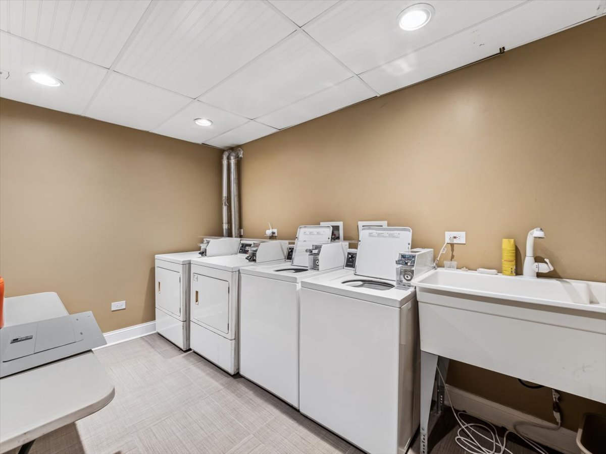 4720 N Springfield Avenue Unit: 2