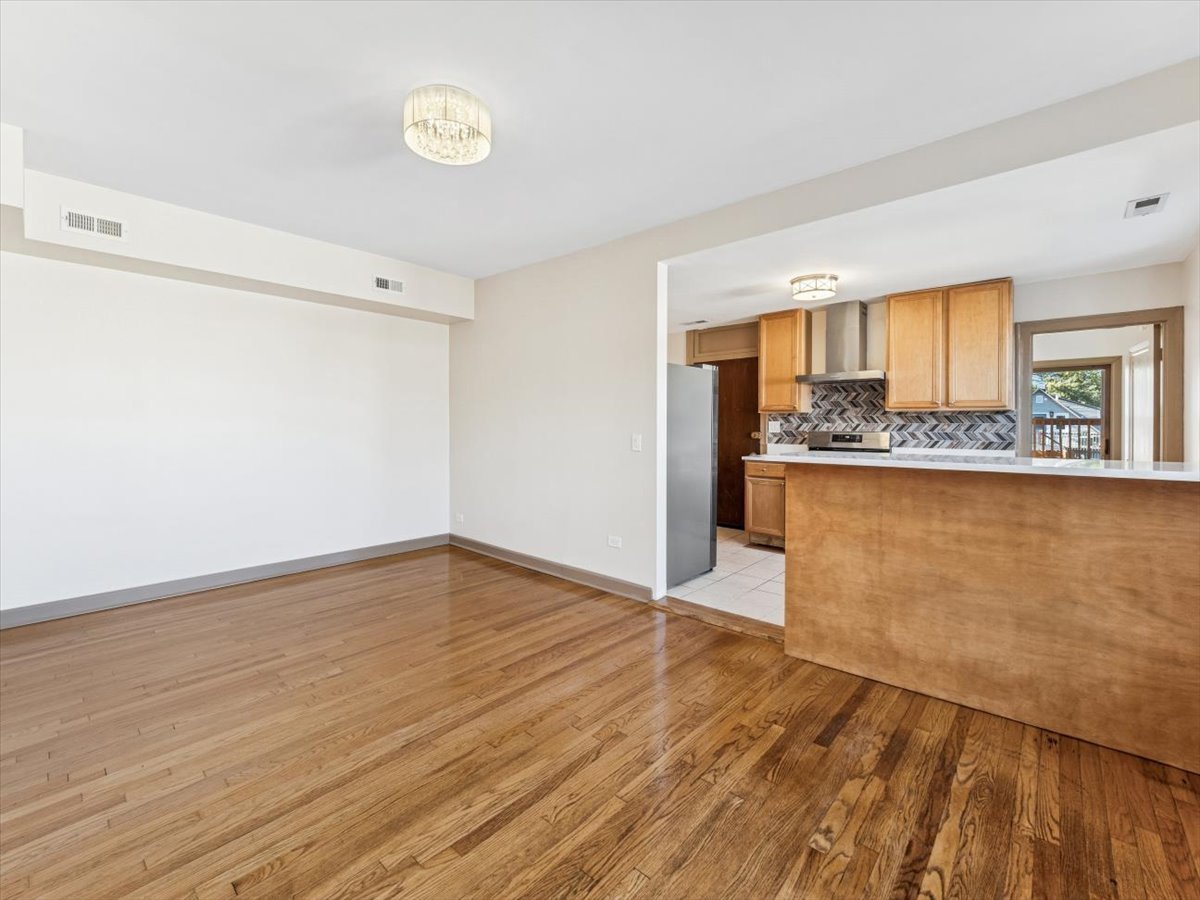4720 N Springfield Avenue Unit: 2