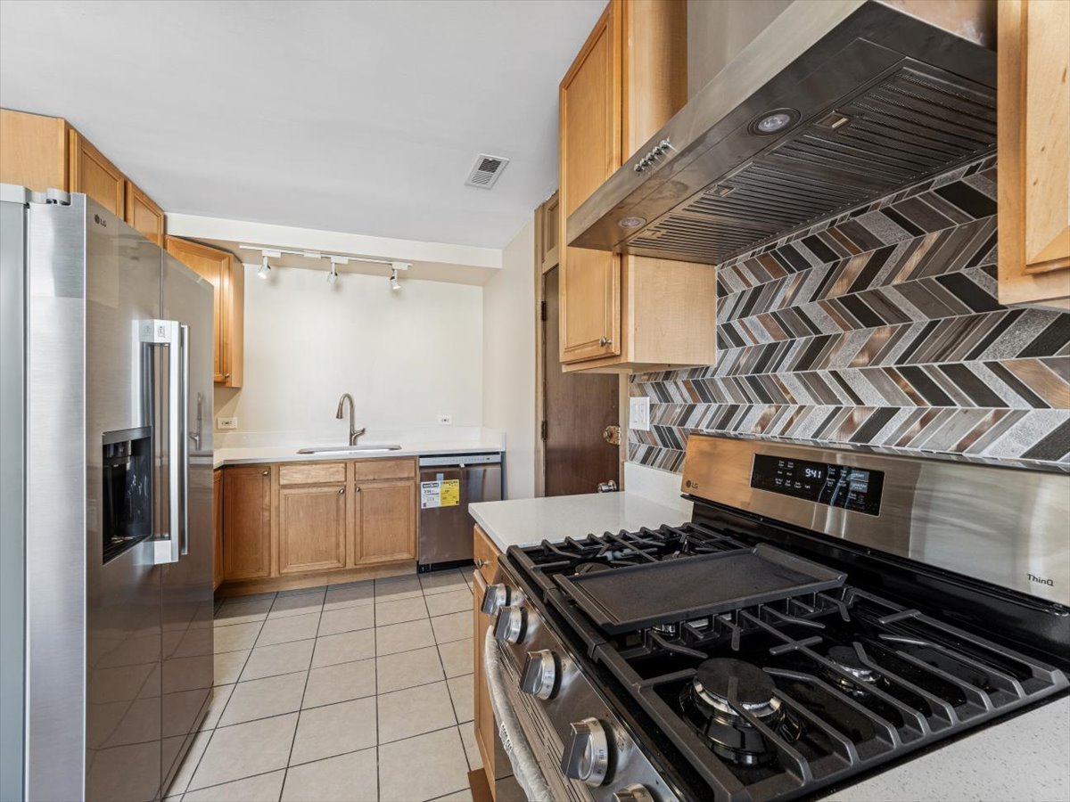 4720 N Springfield Avenue Unit: 2
