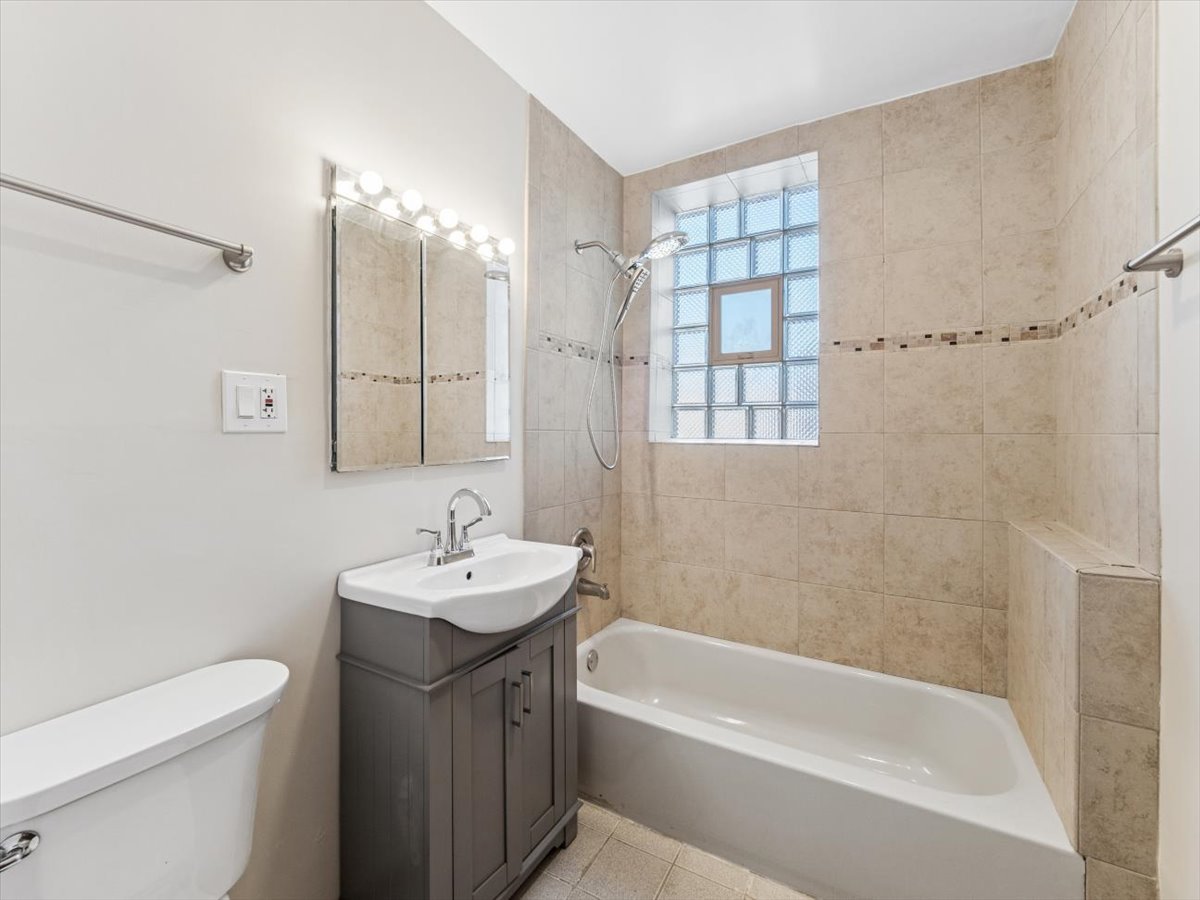 4720 N Springfield Avenue Unit: 2