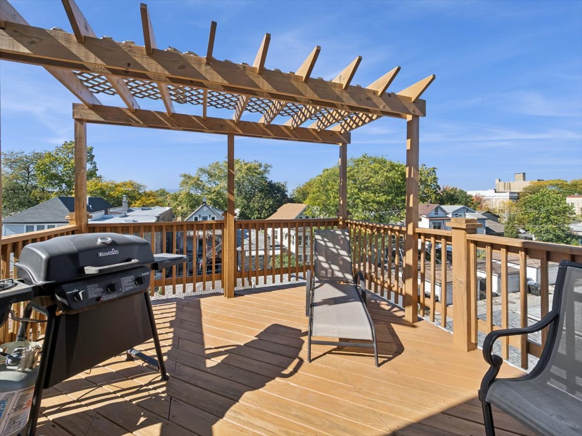 4720 N Springfield Avenue Unit: 3