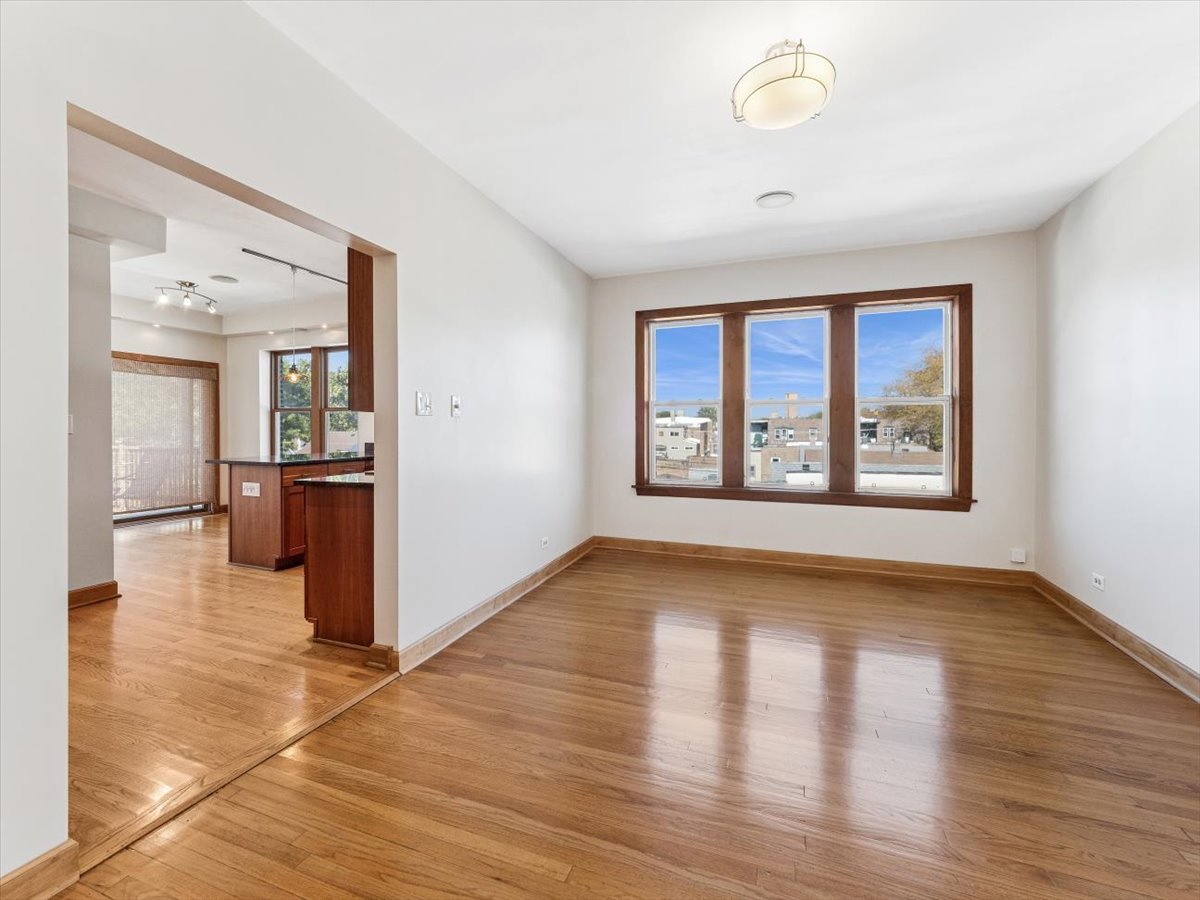 4720 N Springfield Avenue Unit: 3