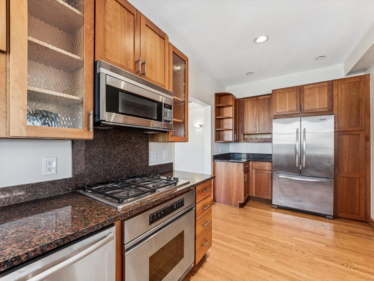 4720 N Springfield Avenue Unit: 3